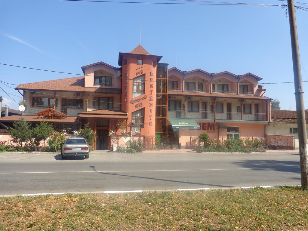 Kestenite Family Hotel Samokov Eksteriør billede
