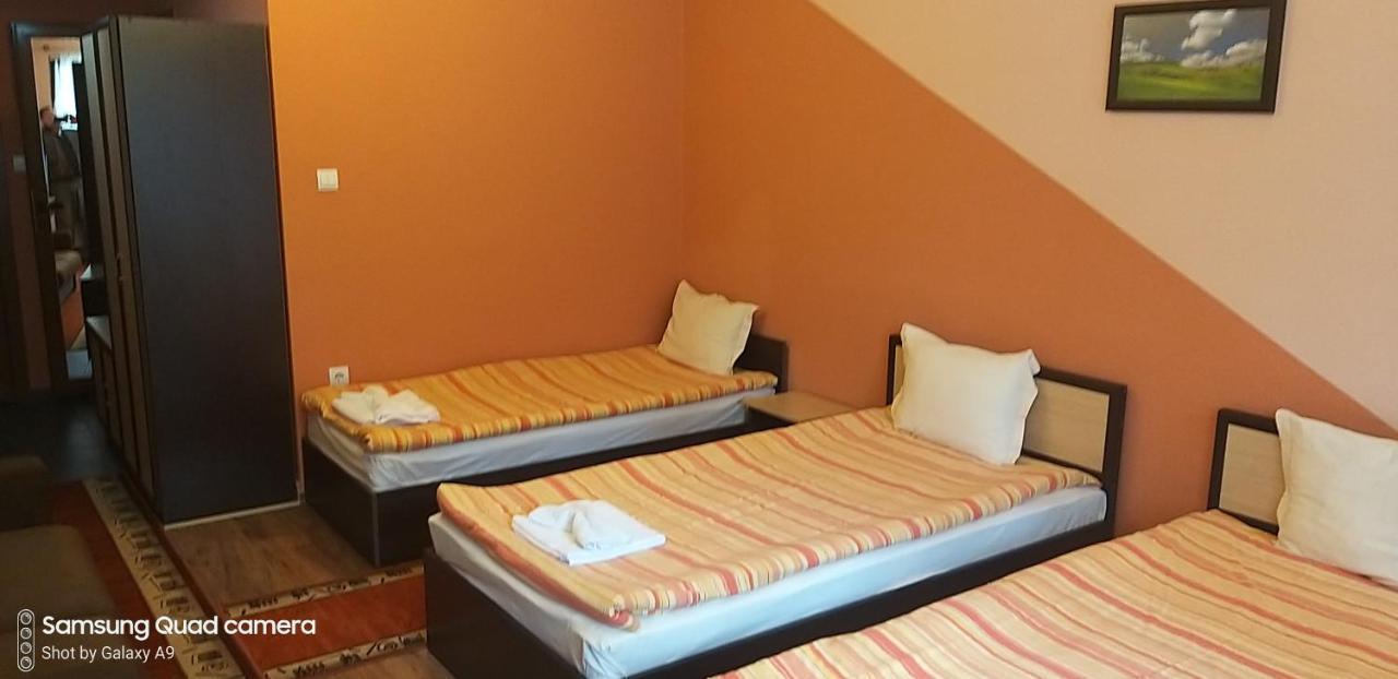Kestenite Family Hotel Samokov Eksteriør billede